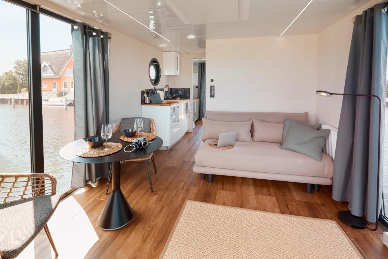 Hausboote Und Fewo Vieregge Esterno foto